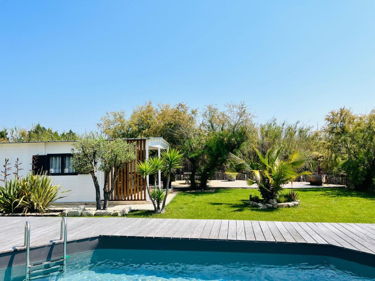 Cabane Le Flamant Avec Jardin, Piscine Et Parking Saintes-Maries-de-la-Mer Exterior photo