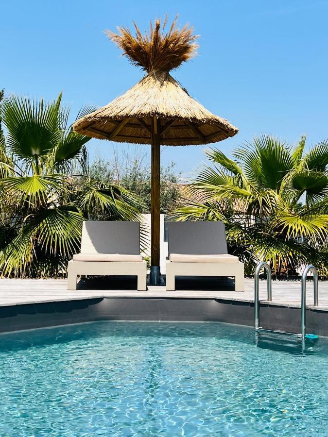 Cabane Le Flamant Avec Jardin, Piscine Et Parking Saintes-Maries-de-la-Mer Exterior photo