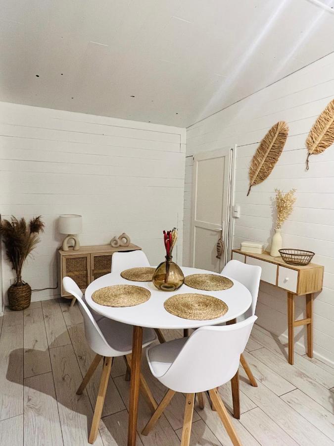 Cabane Le Flamant Avec Jardin, Piscine Et Parking Saintes-Maries-de-la-Mer Exterior photo