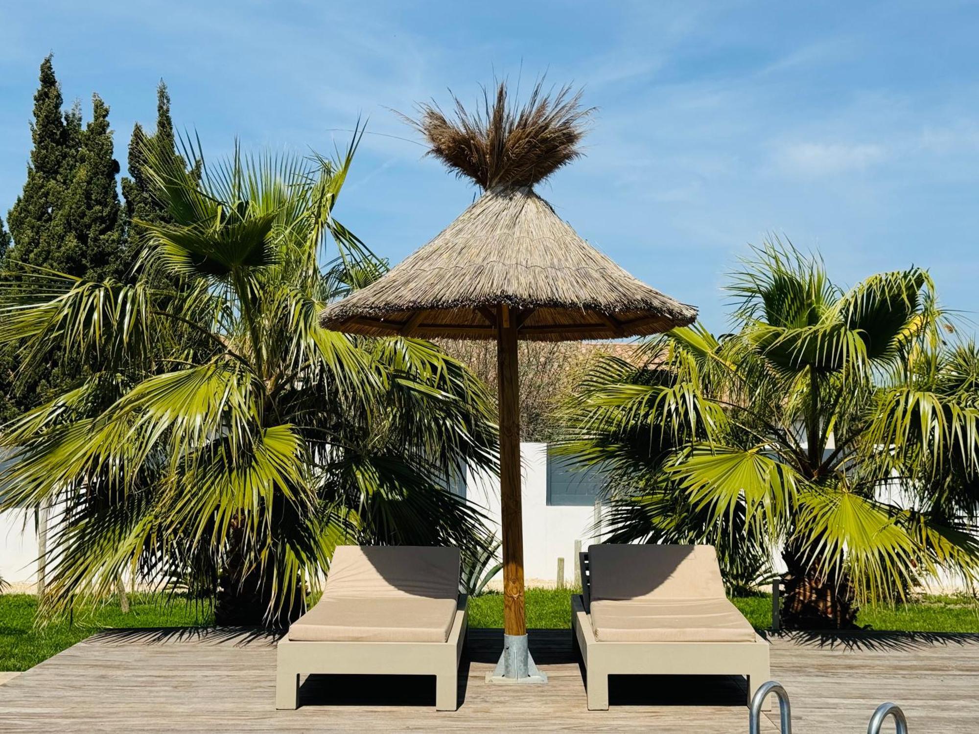 Cabane Le Flamant Avec Jardin, Piscine Et Parking Saintes-Maries-de-la-Mer Exterior photo