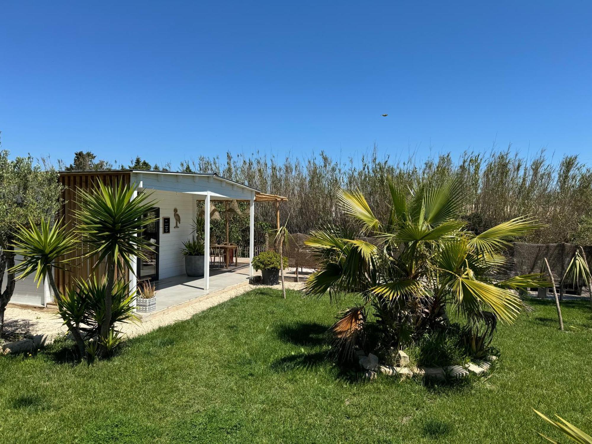 Cabane Le Flamant Avec Jardin, Piscine Et Parking Saintes-Maries-de-la-Mer Exterior photo